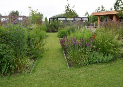 achtertuin met uitbundige en verrassende beplanting dutch quality gardens 6